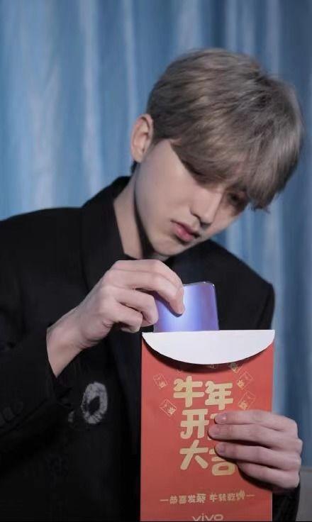 爆料人是谁蔡徐坤视频,真相背后谁在操控？  第3张